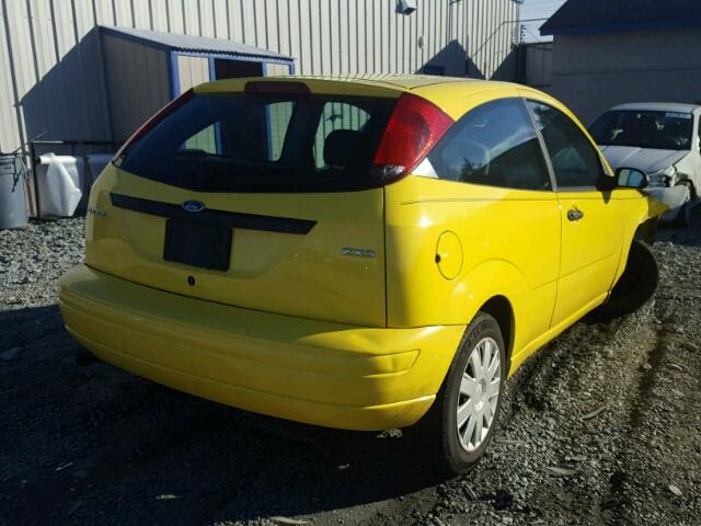 3FAFP31N85R142627 - 2005 FORD FOCUS ZX3 YELLOW photo 4