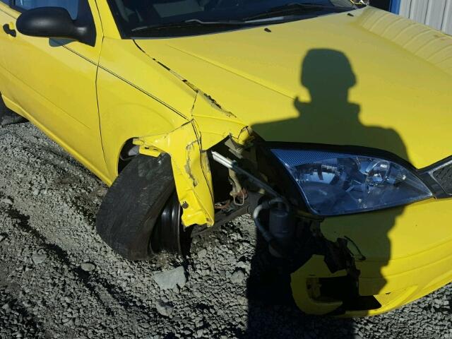 3FAFP31N85R142627 - 2005 FORD FOCUS ZX3 YELLOW photo 9