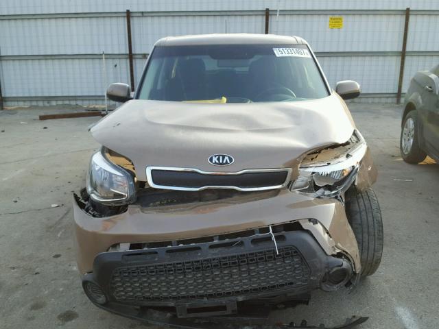 KNDJN2A24G7272277 - 2016 KIA SOUL BROWN photo 9