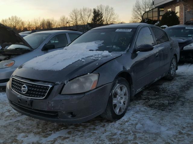 1N4AL11D75C326067 - 2005 NISSAN ALTIMA S GRAY photo 2