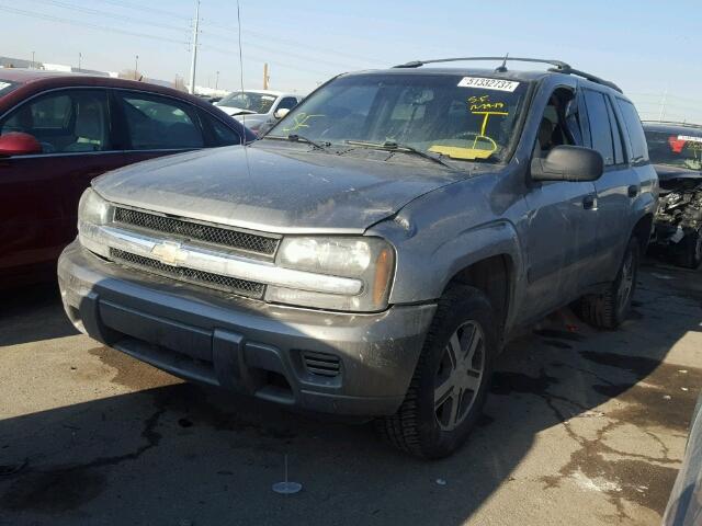 1GNDS13S352217429 - 2005 CHEVROLET TRAILBLAZE TAN photo 2