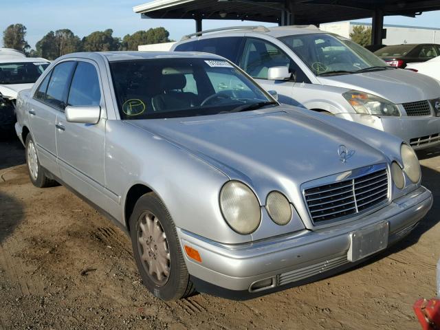 WDBJF65F8WA612354 - 1998 MERCEDES-BENZ E 320 SILVER photo 1