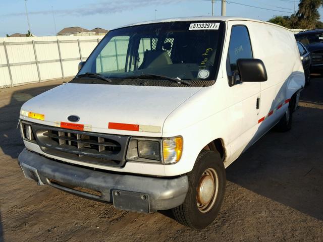 1FTRE1428YHA35926 - 2000 FORD ECONOLINE WHITE photo 2