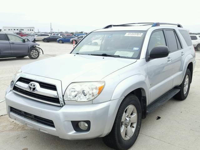 JTEZU14R370090857 - 2007 TOYOTA 4RUNNER SR SILVER photo 2