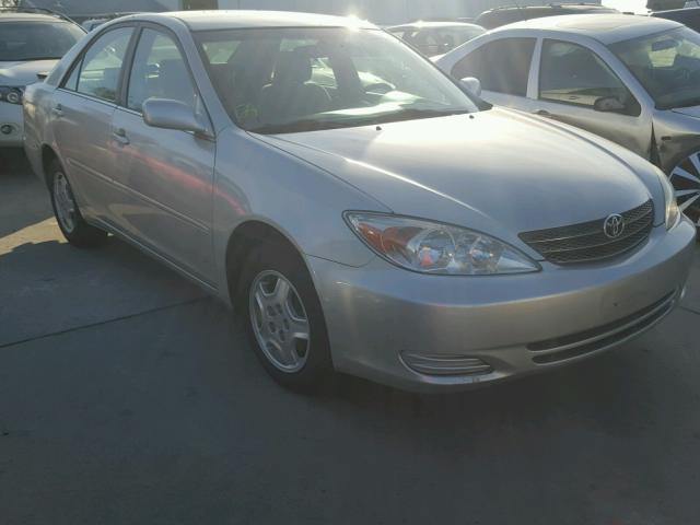 4T1BF32K82U539898 - 2002 TOYOTA CAMRY LE ვერცხლისფერი ფოტო 1