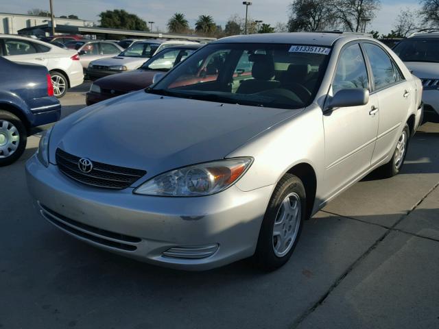 4T1BF32K82U539898 - 2002 TOYOTA CAMRY LE ვერცხლისფერი ფოტო 2