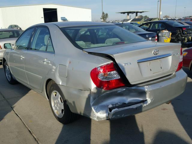 4T1BF32K82U539898 - 2002 TOYOTA CAMRY LE ვერცხლისფერი ფოტო 3