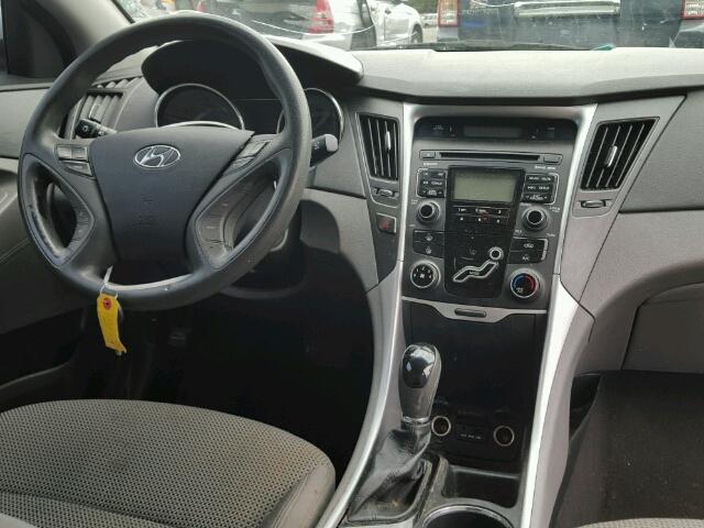 5NPEB4AC8BH076751 - 2011 HYUNDAI SONATA GLS SILVER photo 9