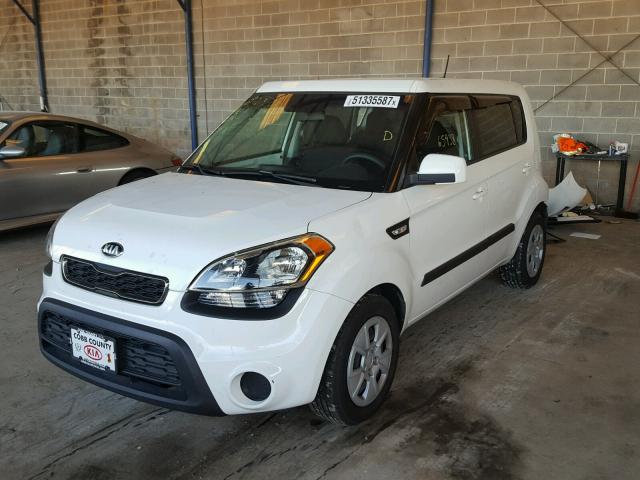 KNDJT2A55D7484844 - 2013 KIA SOUL WHITE photo 2