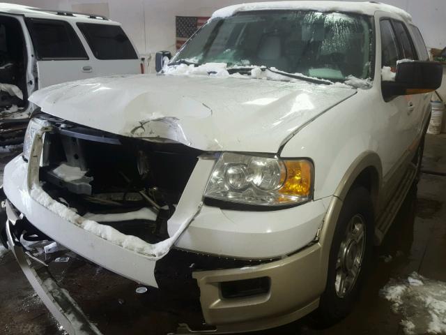 1FMFU18535LA47920 - 2005 FORD EXPEDITION WHITE photo 2