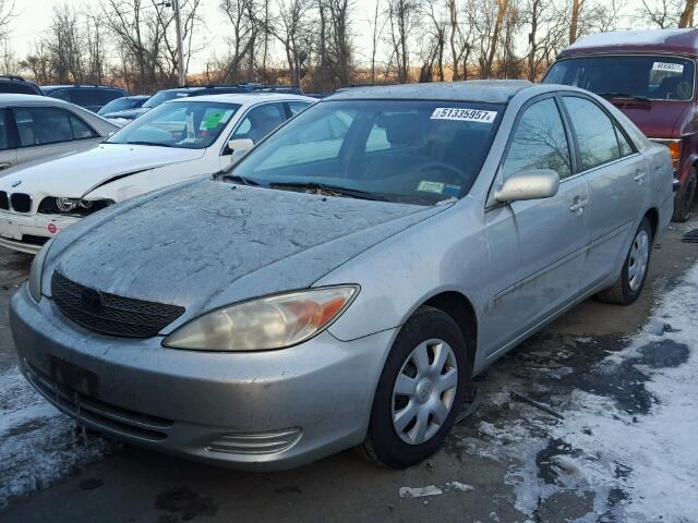 4T1BE32K72U505387 - 2002 TOYOTA CAMRY LE GRAY photo 2