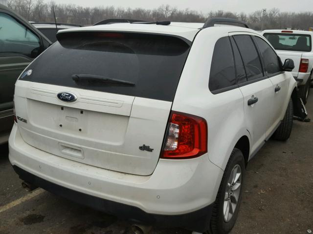 2FMDK3GC3DBC74127 - 2013 FORD EDGE SE WHITE photo 4