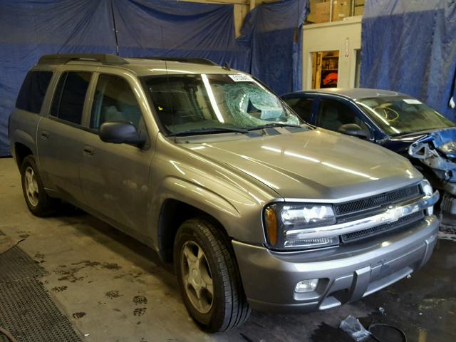 1GNES16S066120375 - 2006 CHEVROLET TRAILBLAZE SILVER photo 1