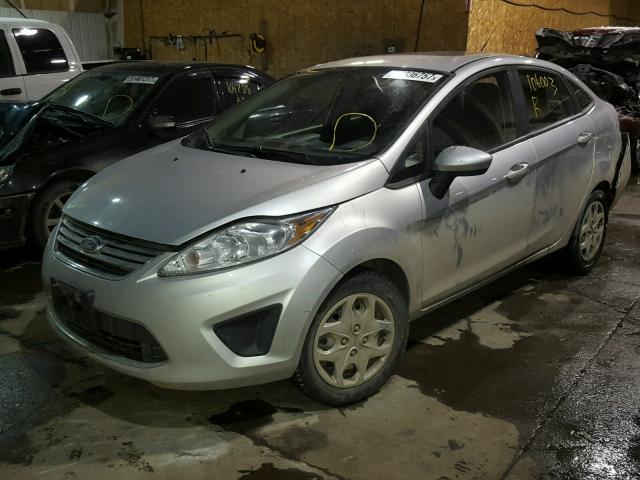 3FADP4BJ8CM135194 - 2012 FORD FIESTA SE SILVER photo 2