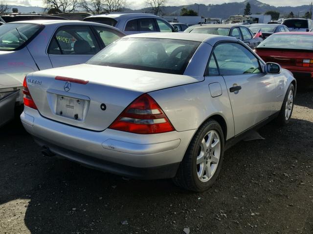 WDBKK47F6WF049857 - 1998 MERCEDES-BENZ SLK 230 KO SILVER photo 4