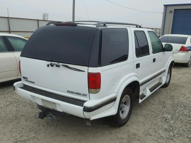 1GNCS13W4V2214635 - 1997 CHEVROLET BLAZER WHITE photo 4