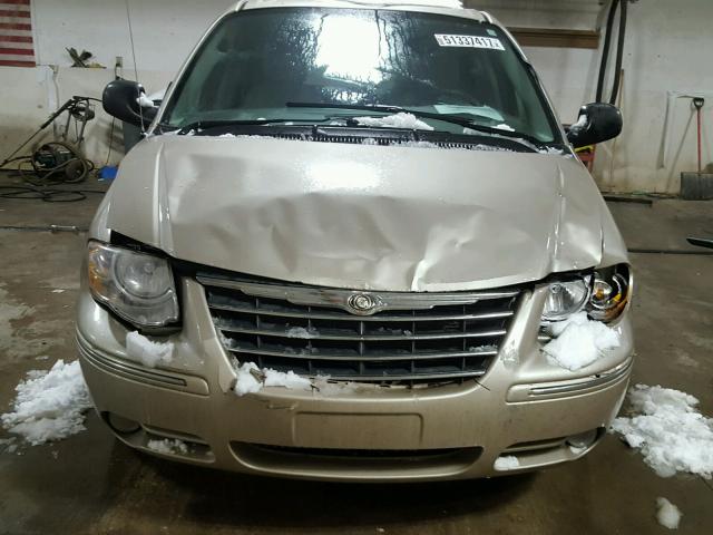 2A4GP54L06R825363 - 2006 CHRYSLER TOWN & COU BEIGE photo 9