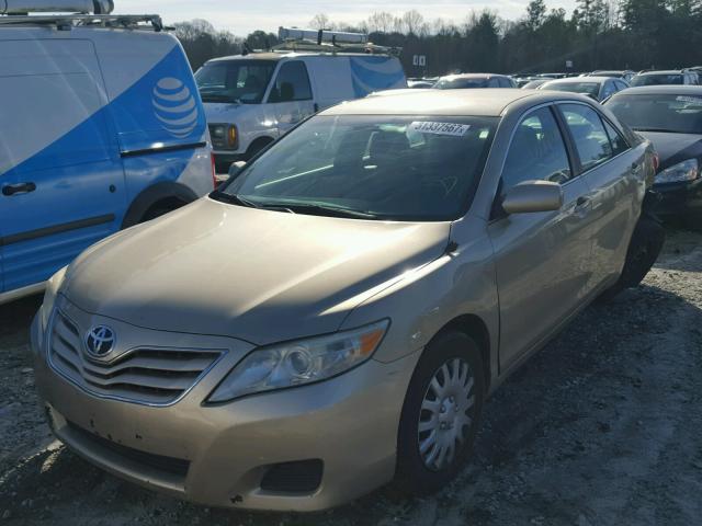 4T1BF3EK0BU147719 - 2011 TOYOTA CAMRY BASE GOLD photo 2