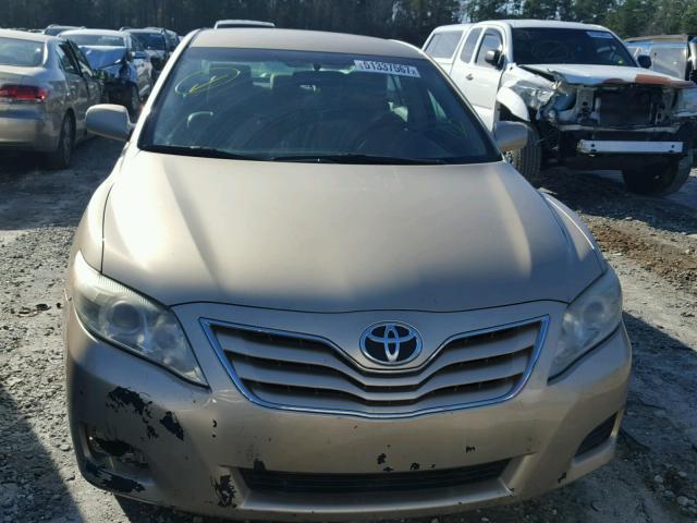 4T1BF3EK0BU147719 - 2011 TOYOTA CAMRY BASE GOLD photo 9