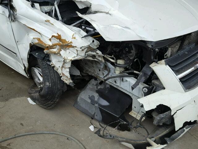 1D8HN54P88B124690 - 2008 DODGE GRAND CARA WHITE photo 9