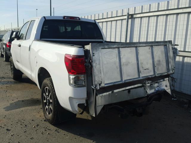 5TFUM5F12CX035623 - 2012 TOYOTA TUNDRA DOU WHITE photo 3