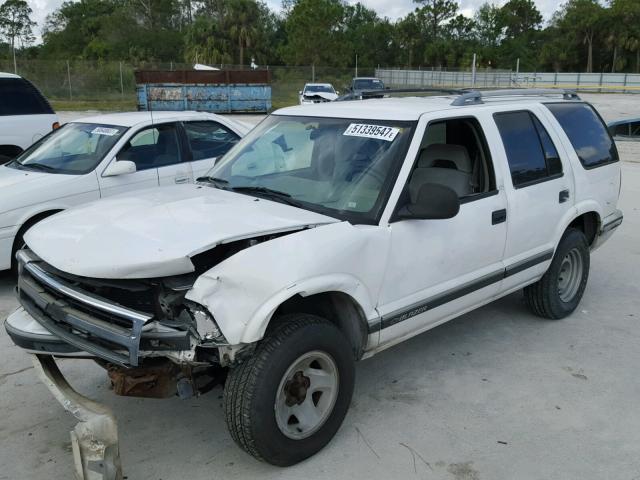 1GNCS13W0S2265674 - 1995 CHEVROLET BLAZER WHITE photo 2