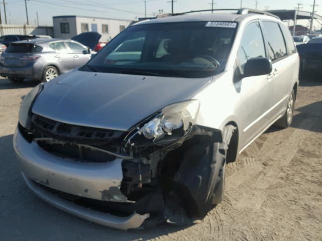 5TDZK23C37S033830 - 2007 TOYOTA SIENNA CE SILVER photo 2