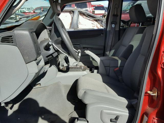 1J8HG48N66C231393 - 2006 JEEP COMMANDER RED photo 5