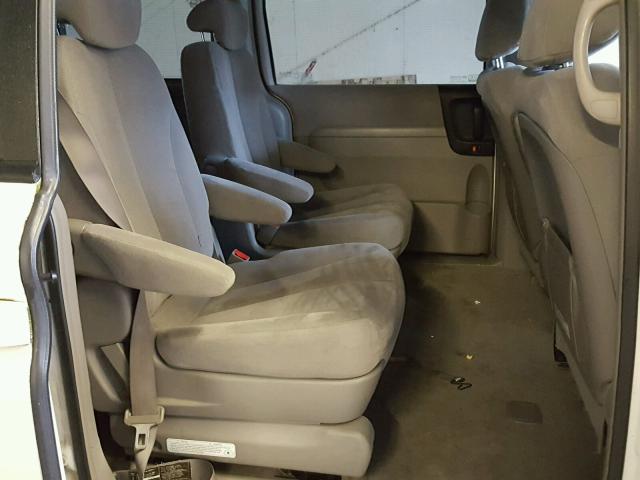 KNDMC233576042794 - 2007 HYUNDAI ENTOURAGE WHITE photo 6