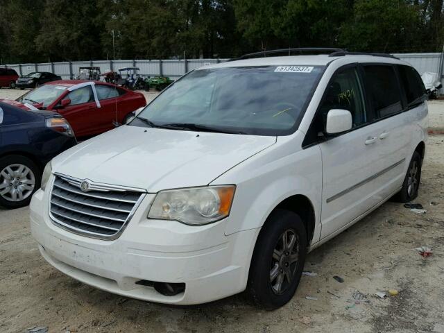 2A4RR5D10AR214288 - 2010 CHRYSLER TOWN & COU WHITE photo 2