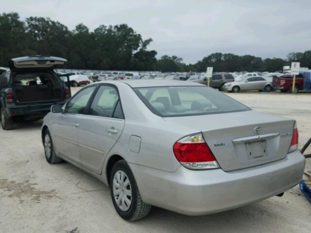 4T1BE32K75U987718 - 2005 TOYOTA CAMRY LE 银色 照片 3