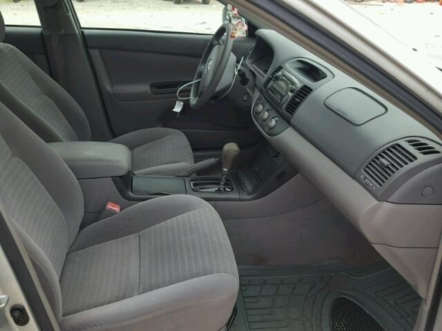 4T1BE32K75U987718 - 2005 TOYOTA CAMRY LE 银色 照片 5