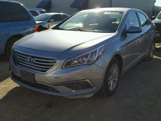 5NPE24AF6FH191168 - 2015 HYUNDAI SONATA SE SILVER photo 2