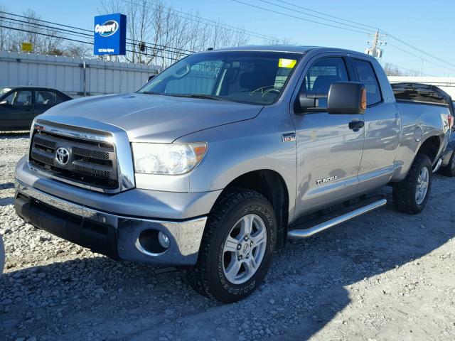 5TFUW5F19AX109434 - 2010 TOYOTA TUNDRA DOU SILVER photo 2