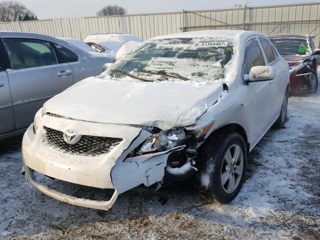 1NXBU4EE1AZ294233 - 2010 TOYOTA COROLLA BA WHITE photo 2