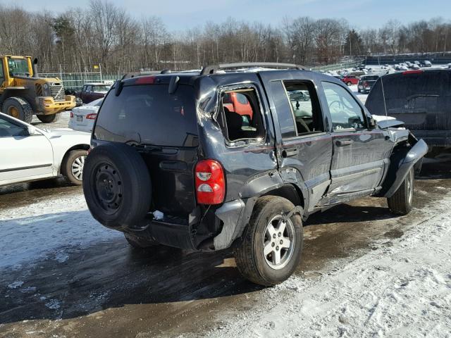 1J4GL38K55W690355 - 2005 JEEP LIBERTY RE BLACK photo 4
