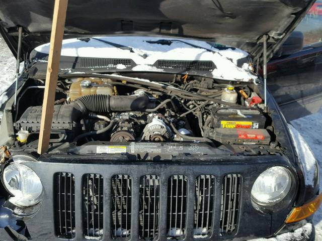 1J4GL38K55W690355 - 2005 JEEP LIBERTY RE BLACK photo 7