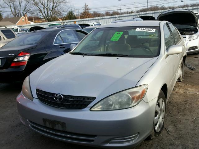4T1BE30K83U192094 - 2003 TOYOTA CAMRY LE ვერცხლისფერი ფოტო 2