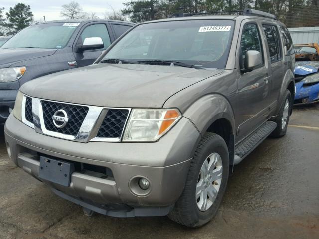 5N1AR18W65C726052 - 2005 NISSAN PATHFINDER TAN photo 9