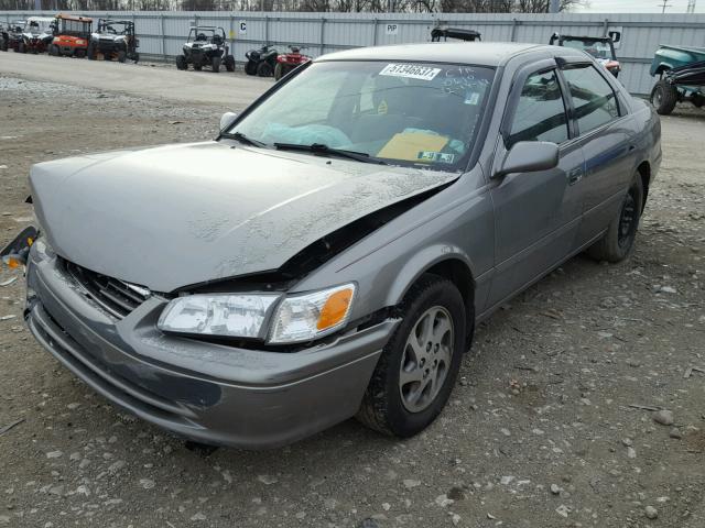 4T1BF22K8YU100610 - 2000 TOYOTA CAMRY LE TAN photo 2