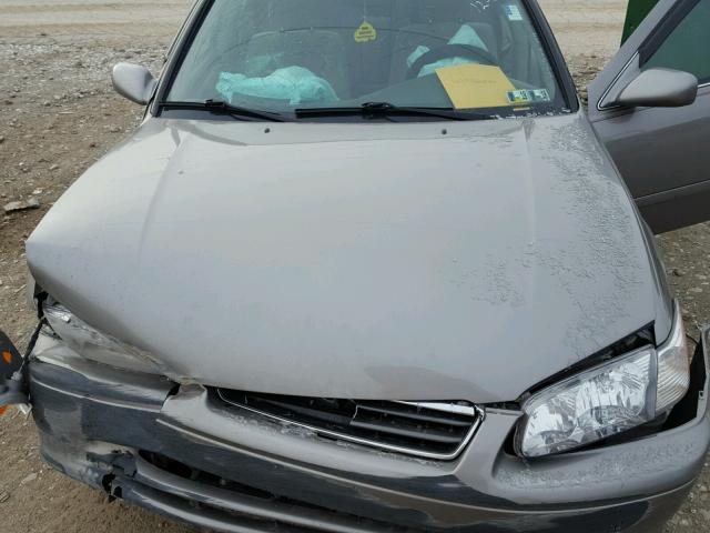 4T1BF22K8YU100610 - 2000 TOYOTA CAMRY LE 棕色 照片 7