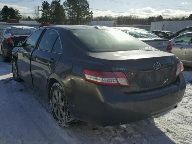 4T1BF3EK1BU731269 - 2011 TOYOTA CAMRY BASE GRAY photo 3