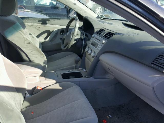 4T1BF3EK1BU731269 - 2011 TOYOTA CAMRY BASE GRAY photo 5