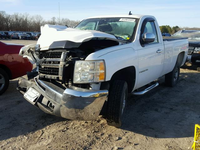 1GCHC24K67E553539 - 2007 CHEVROLET SILVERADO WHITE photo 2