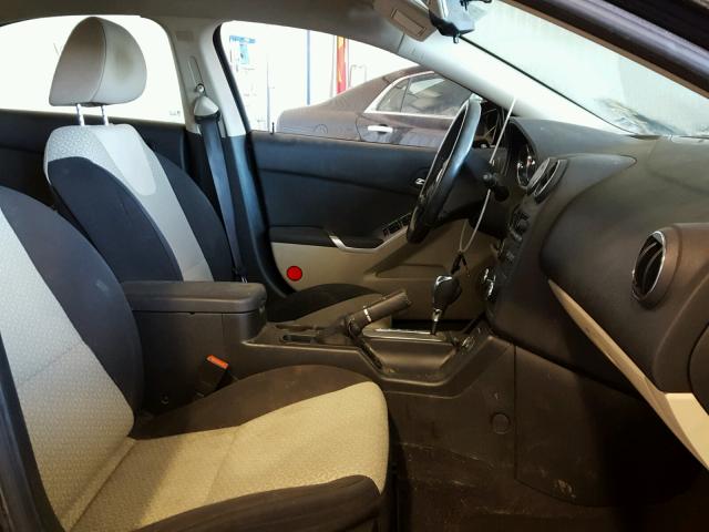 1G2ZA5E01A4162891 - 2010 PONTIAC G6 BLACK photo 5