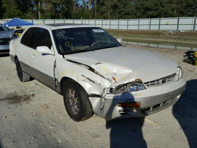 JT2BF12K0T0136590 - 1996 TOYOTA CAMRY LE WHITE photo 1