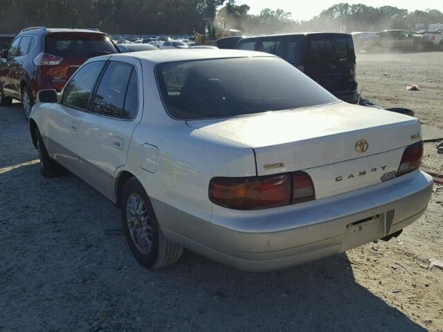 JT2BF12K0T0136590 - 1996 TOYOTA CAMRY LE WHITE photo 3