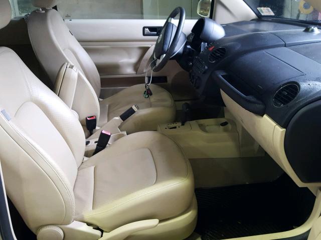 3VWSF31Y76M320657 - 2006 VOLKSWAGEN NEW BEETLE 奶油色 照片 5
