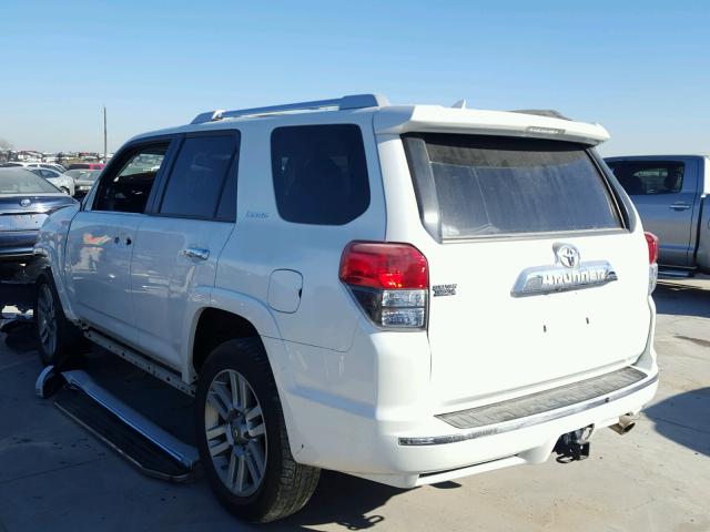 JTEBU5JR0D5127634 - 2013 TOYOTA 4RUNNER SR WHITE photo 3