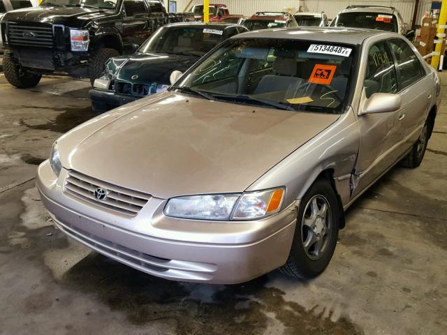 4T1BG22K7VU094999 - 1997 TOYOTA CAMRY CE GOLD photo 2